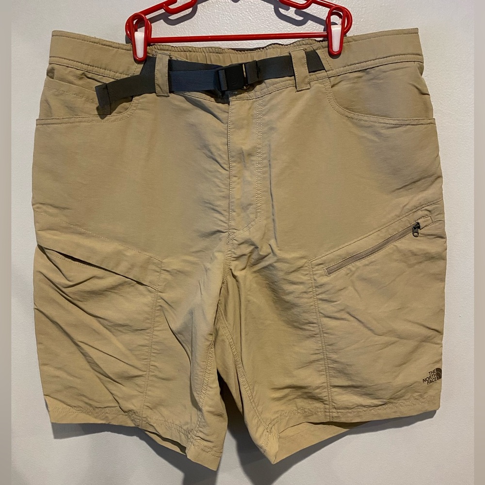 The North Face Shorts Mens XL Khaki Nylon Hiking 10” Inseam Belted Zip Pockets